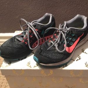 Women’s Nike Structure 18 running shoes ; size 8